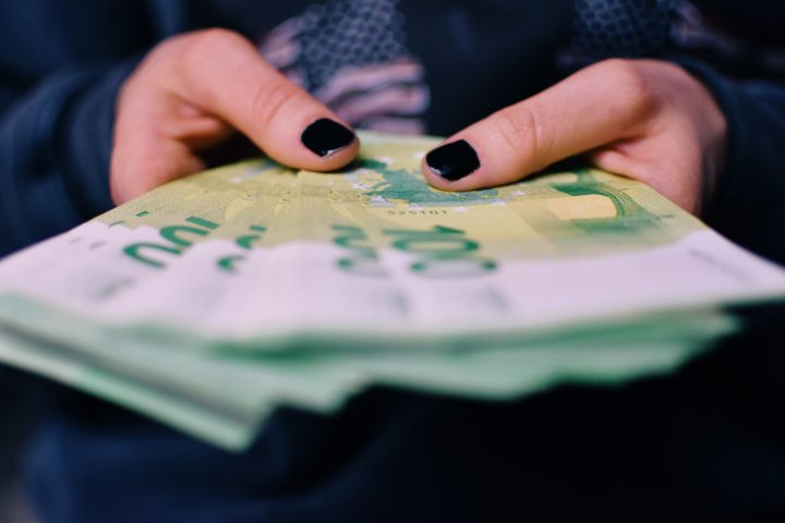 100-euro-bills-2022-11-09-09-51-25-utc-720x480