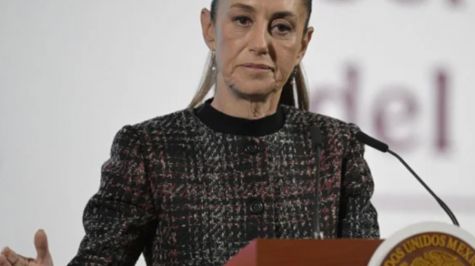 CLAUDIA MRXIQUE