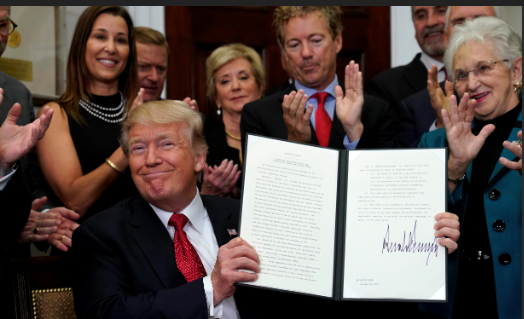 TRUMP SIGNE